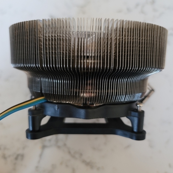 Intel CPU Cooler - Picture 5 of 5